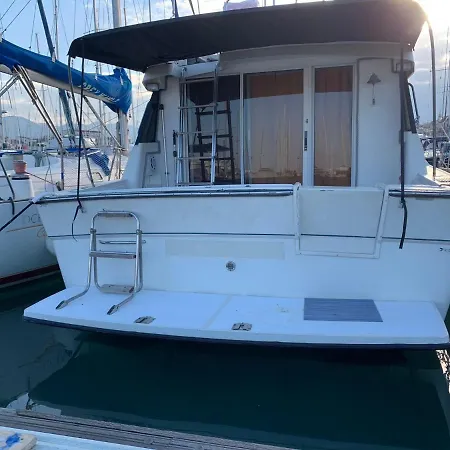 Ботель Giorgia House Boat *