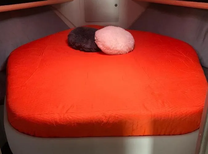 Giorgia House Boat Botel *