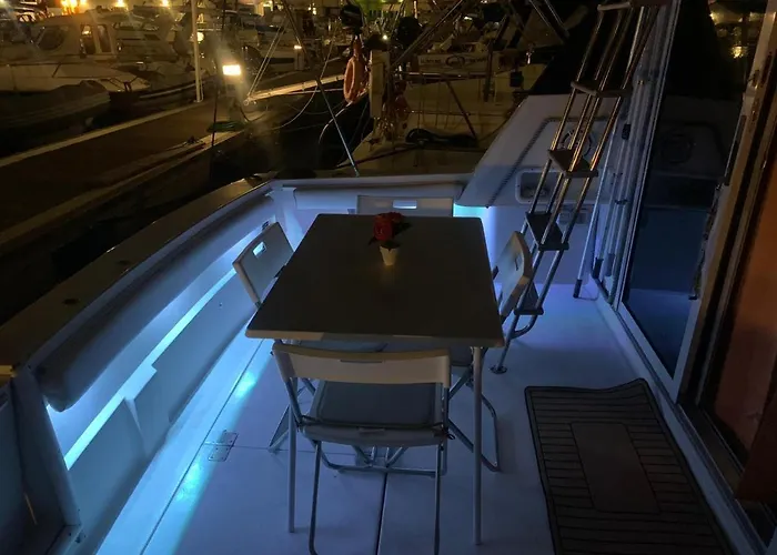 Giorgia House Boat Botel