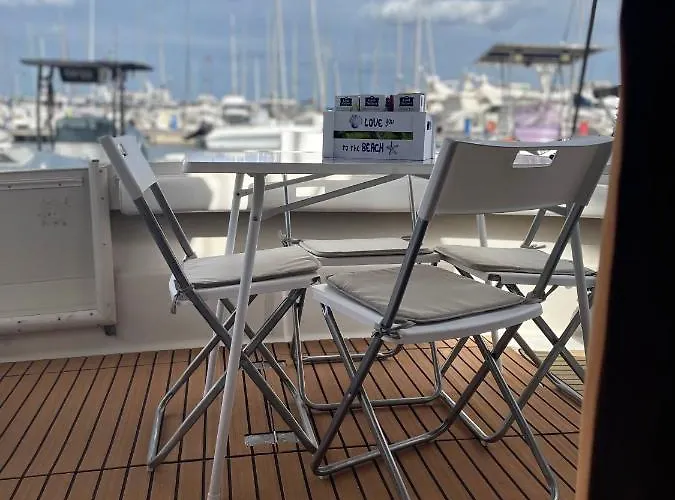 Giorgia House Boat Botel