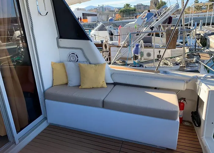 Botel Giorgia House Boat *