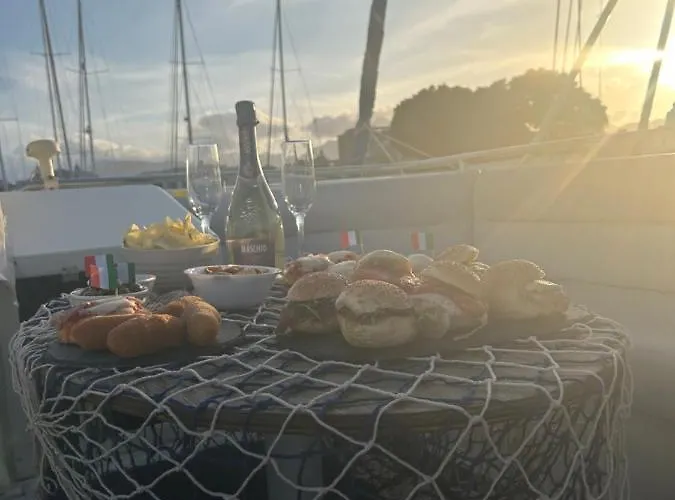 Botel Giorgia House Boat