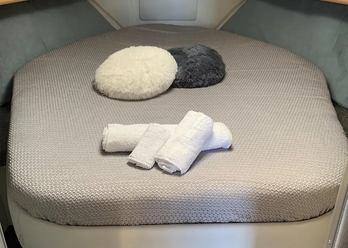 Botel Giorgia House Boat *